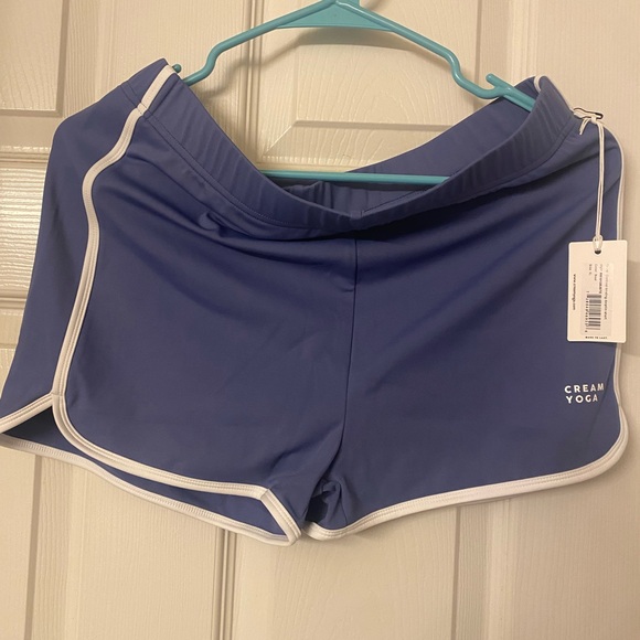 NWT CREAM YOGA Contrast Binding Dolphin Short XL - Picture 1 of 3